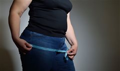 Περιττά κιλά στη μέση ηλικία: Πόσο κινδυνεύετε από άνοια (έρευνα)