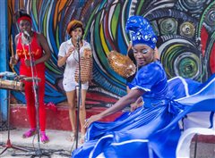 Latin Street Party με τους Cubanos falsos