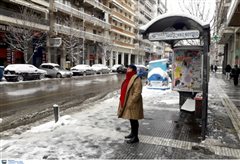 ΟΑΣΘ προς τους δήμους: Κρατήστε τις στάσεις καθαρές από τα χιόνια