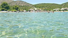 18 ευρώ πήγαινε-έλα, 60’ απ’ την Αθήνα: To πανέμορφο νησί για κοντινές και φτηνές διακοπές για όλες τις ηλικίες (Pics)