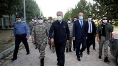 Αιφνιδιαστική επίσκεψη Ακάρ στα ελληνοτουρκικά σύνορα - Επιθεώρησε τα στρατεύματα