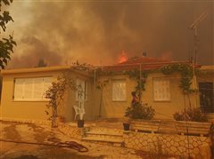Ζάκυνθος: Εκτός ελέγχου η πυρκαγιά - Εκκένωση δύο χωριών