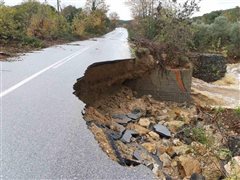 Κλειστοί δρόμοι λόγω κακοκαιρίας στη Χαλκιδική - Αλυσίδες στην Ημαθία  