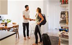 Έρχεται «χαράτσι» για όσους νοικιάζουν ακίνητα μέσω Airbnb