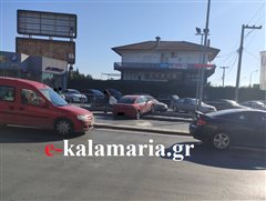 Σοκαριστικό ατύχημα στον Φοίνικα - Αυτοκίνητο μπήκε σε αντιπροσωπεία (φωτο)